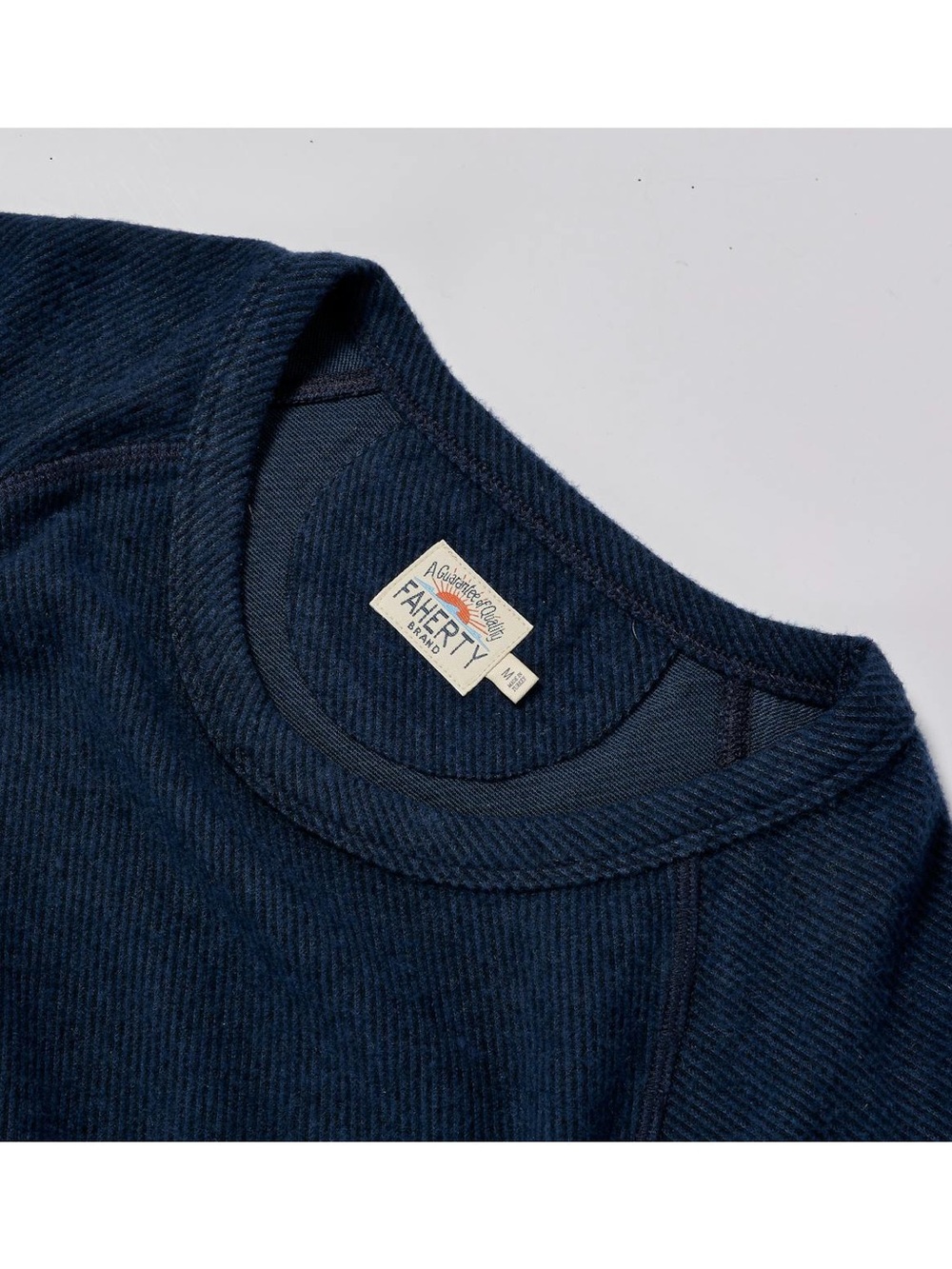 Faherty Legend Crew Neck Sweater Men’s Medium Navy Twill Knit - Picture 4 of 16